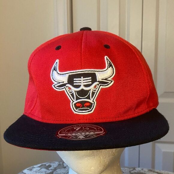 NBA Chicago Bulls Reloaded Mitchell & Ness Dynasty Red Black Cap Hat 7 1/2 - Picture 1 of 7